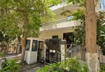 مبنى إداري للإيجار - 20 غرف