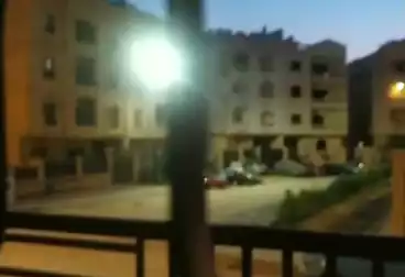 شقة بحديقة للبيع - 3 غرف - بالدور 1