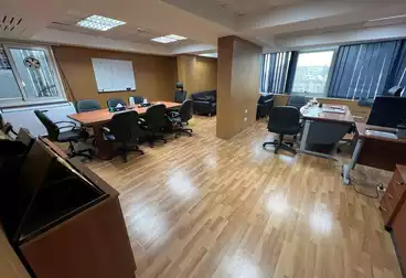 مبنى إداري للإيجار - 60 غرف