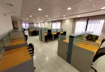مبنى إداري للإيجار - 28 غرف