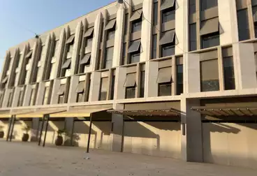 مقر إداري للإيجار - 1 غرف - بالدور 1