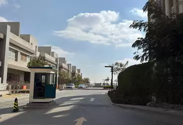 شقق للبيع - 3 غرف - بالدور 0