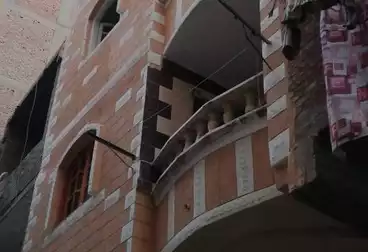 Building For sale - 8 rooms