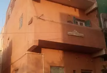 Building For sale - 6 rooms