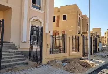 فلل للبيع - 5 غرف
