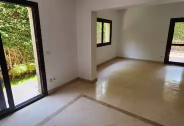 شقة بحديقة للإيجار - 3 غرف - بالدور 0