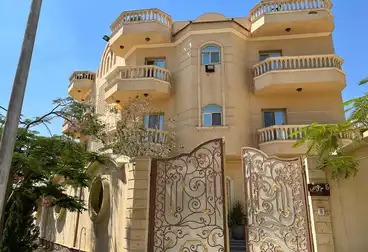 فلل للبيع - 8 غرف