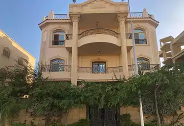 فلل للبيع - 8 غرف