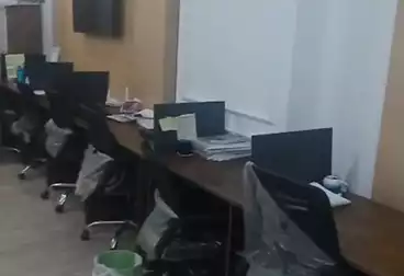 مكاتب للإيجار - 1 غرف - بالدور 1