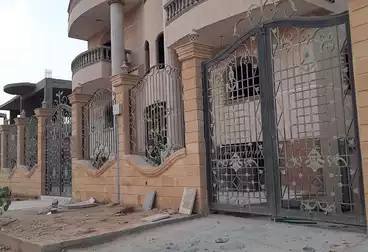 عقارات للبيع - 6 غرف