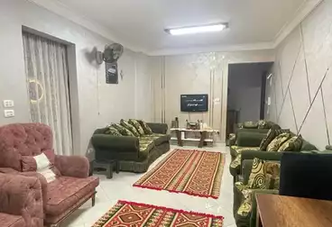 شقة بحديقة للبيع - 3 غرف - بالدور 0