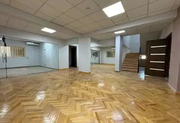 Corporate Branch For rent - 8 rooms - floor 7