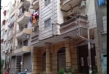 Building For sale - 4 rooms