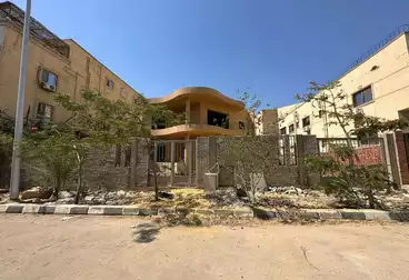 فيلا منفصلة للبيع - 6 غرف