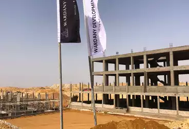 شقة بحديقة للبيع - 3 غرف - بالدور 1