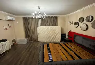 شقة بحديقة للبيع - 4 غرف - بالدور 0