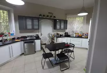 فلل للبيع - 9 غرف