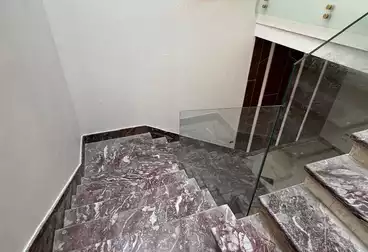 فلل للبيع - 8 غرف