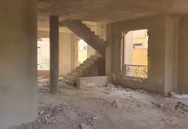 دوبلكس للبيع - 8 غرف - بالدور 3