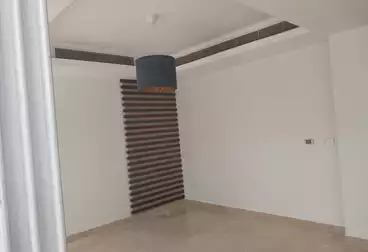 شقة بحديقة للإيجار - 3 غرف - بالدور 0