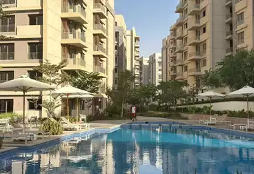 شقة بحديقة للبيع - 3 غرف - بالدور 0