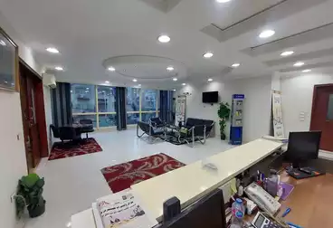 مكاتب للإيجار - 4 غرف - بالدور 4