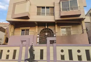 فلل للبيع - 8 غرف