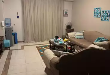 شقة بحديقة للبيع - 3 غرف - بالدور 0