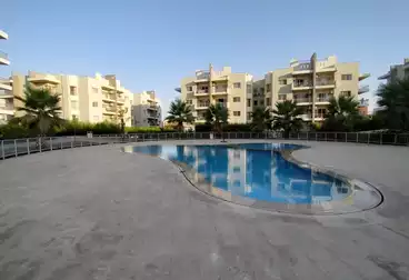 شقة بحديقة للبيع - 3 غرف - بالدور 0