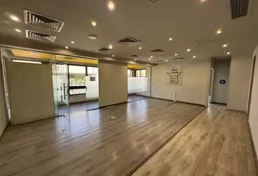 مكاتب للإيجار - 1 غرف - بالدور 1