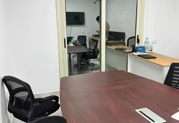 مكاتب للإيجار - 3 غرف - بالدور 1