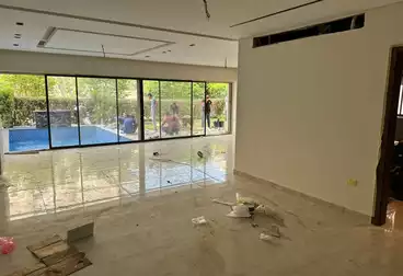 شقة بحديقة للإيجار - 3 غرف - بالدور 1