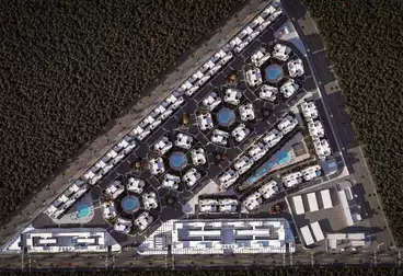 شقة بحديقة للبيع - 3 غرف - بالدور 0