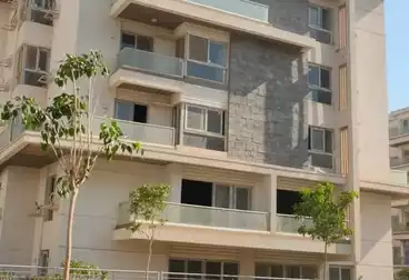 شقة بحديقة للبيع - 3 غرف - بالدور 2