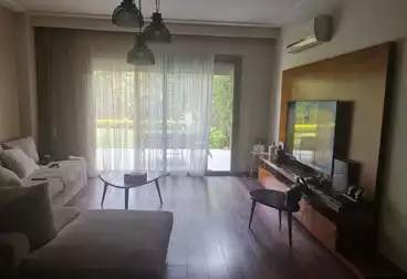 شقة بحديقة للبيع - 3 غرف - بالدور 0