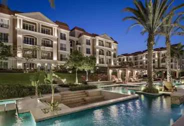 شقة بحديقة للبيع - 3 غرف - بالدور 1