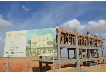 شقة بحديقة للبيع - 3 غرف - بالدور 2