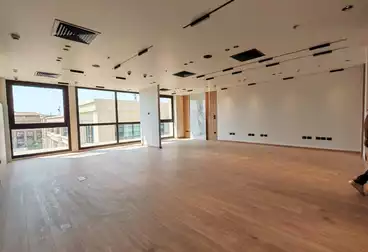 مكاتب للبيع - 1 غرف - بالدور 3