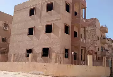 Building For sale - 6 rooms