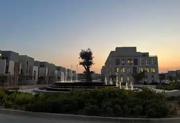 مكاتب للإيجار - 9 غرف - بالدور 4