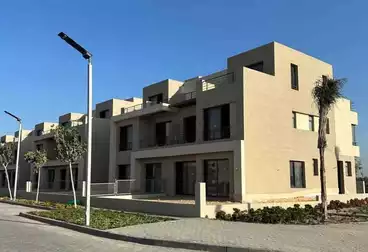 توين هاوس للبيع - 4 غرف