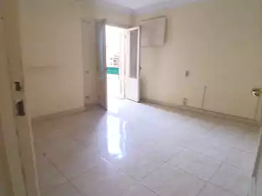 مكاتب للإيجار - 3 غرف - بالدور 3