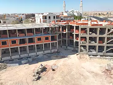 شقة بحديقة للبيع - 1 غرف - بالدور 1