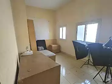 مقر إداري للإيجار - 6 غرف - بالدور 0