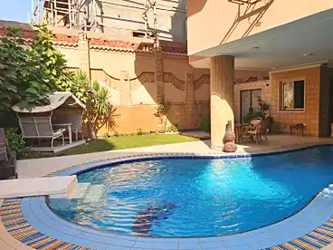 عقارات للبيع - 8 غرف