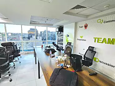 مقر إداري للإيجار - 2 غرف - بالدور 1