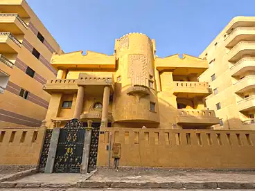 عقارات للبيع - 12 غرف