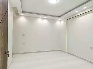 شقق للبيع - 3 غرف - بالدور 1