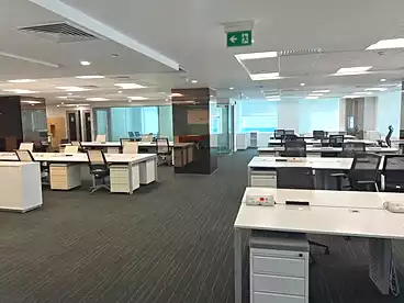 مكاتب للإيجار - 1 غرف - بالدور 5