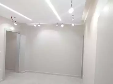 شقق للبيع - 3 غرف - بالدور 0